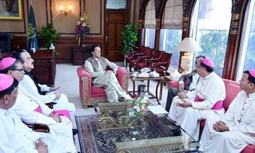 Delegation of Bishops Donates PKR 5.6 Million for Dams Fund in a Meeting with Imran Khan