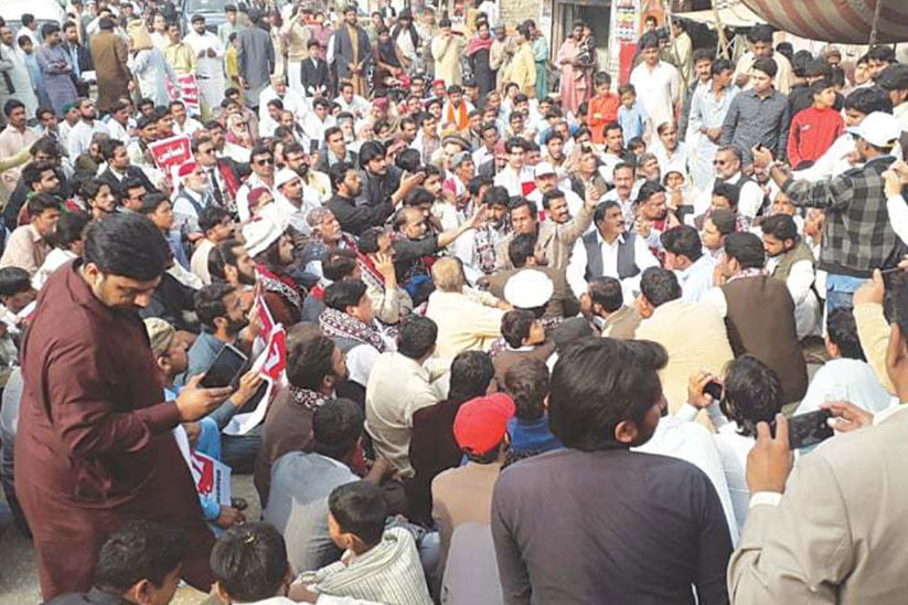 Karachi Traders Threaten the Government to Fix the Economy or they will shut down their Shops