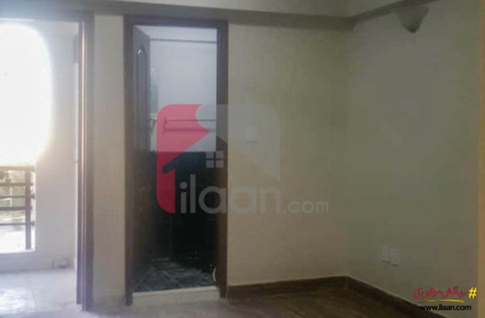 1200 ( sq.ft ) apartment for sale ( third floor ) in Phase 6, DHA, Karachi