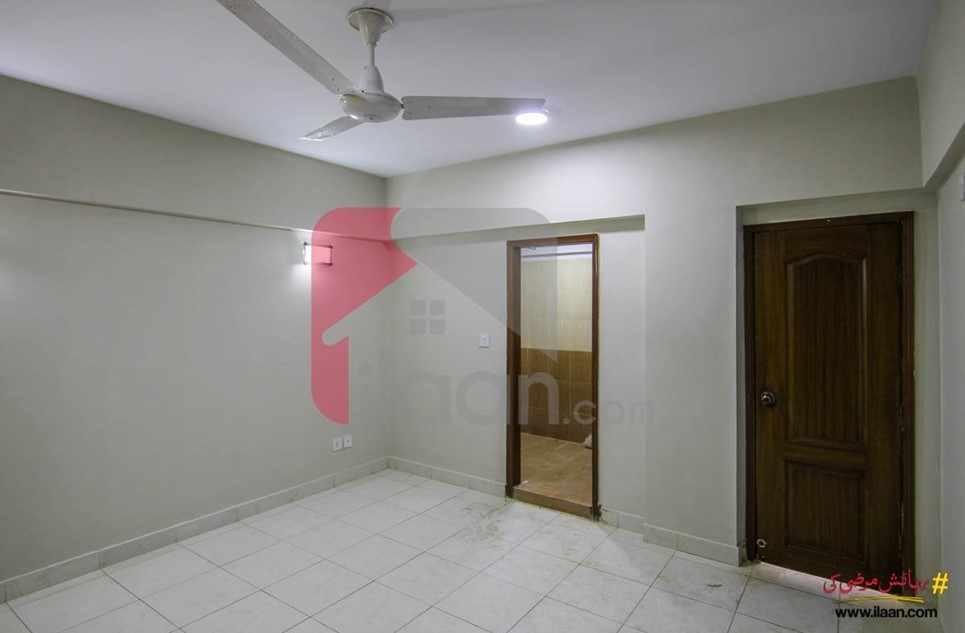 1200 ( sq.ft ) apartment for sale ( third floor ) in Bukhari Commercial Area, Phase 6, DHA, Karachi