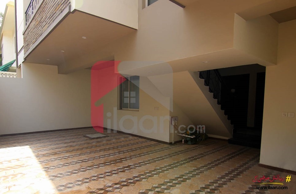 3000 ( sq.ft ) apartment for sale ( first floor ) on Amir Khusro Road, Karachi