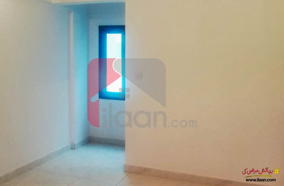 1200 ( sq.ft ) apartment for sale ( fourth floor ) in Bukhari Commercial Area, Phase 6, DHA, Karachi