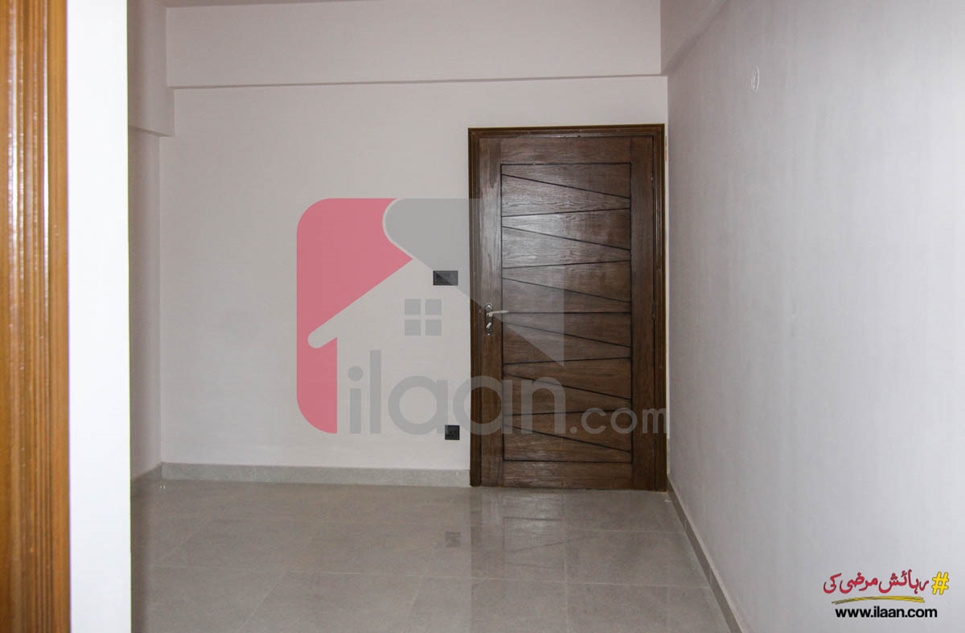 1150 ( sq.ft ) apartment for sale ( second floor ) in Bukhari Commercial Area, Phase 6, DHA, Karachi