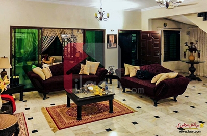 600 ( square yard ) house for sale in Nishat Commercial Area, Phase 6, DHA, Karachi