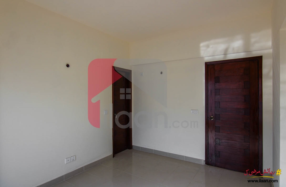 1500 ( sq.ft ) apartment for sale ( second floor ) in Bukhari Commercial Area, Phase 6, DHA, Karachi