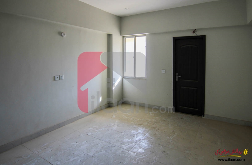 1700 ( sq.ft ) apartment for sale ( fourth floor ) in Bukhari Commercial Area, Phase 6, DHA, Karachi
