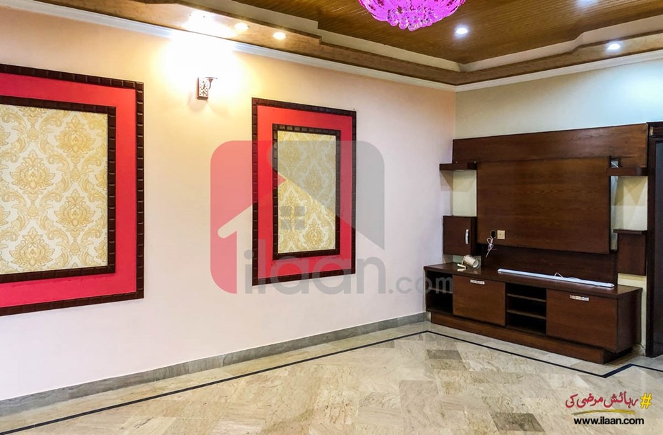 8 marla house for sale in Block Q, Johar Town, Lahore