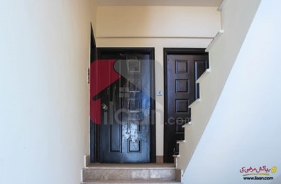 950 ( sq.ft ) apartment for sale ( fourth floor ) in Phase 6, DHA, Karachi