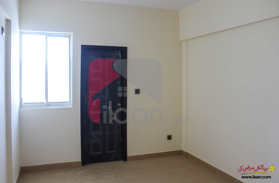 950 ( sq.ft ) apartment for sale ( fourth floor ) in Phase 6, DHA, Karachi