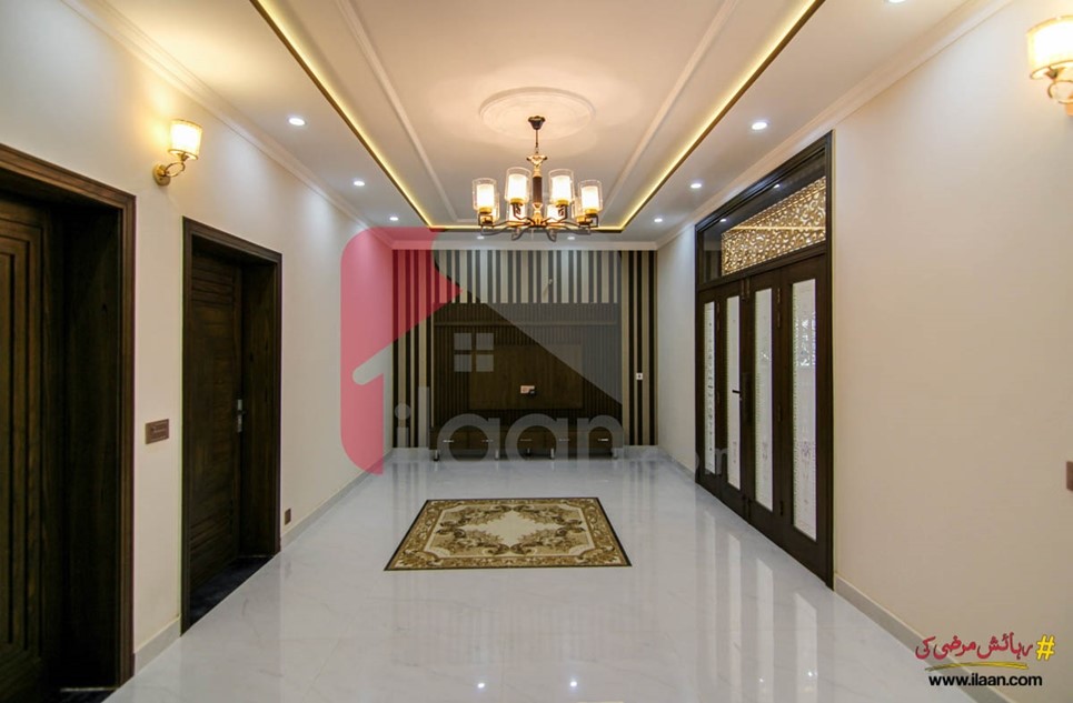 10 marla house for sale in Block B, Iqbal Avenue , Lahore