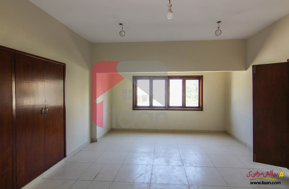 2700 ( sq.ft ) apartment for sale ( first floor ) in Sea View Apartments, Phase 5, DHA, Karachi