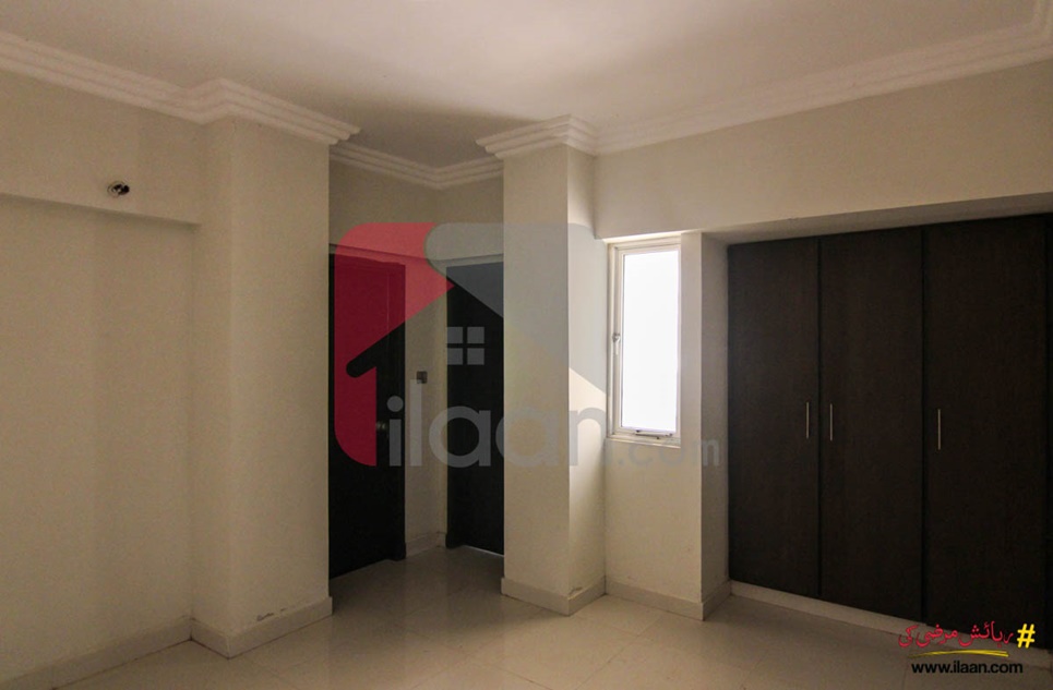 950 ( sq.ft ) apartment for sale ( fourth floor ) in Muslim Commercial Area, Phase 6, DHA, Karachi