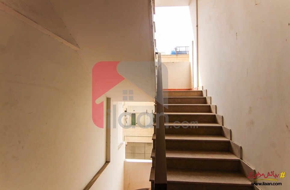 950 ( sq.ft ) apartment for sale ( fourth floor ) in Muslim Commercial Area, Phase 6, DHA, Karachi