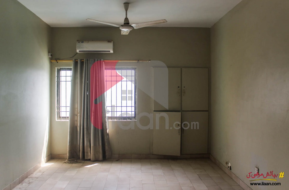 1200 ( sq.ft ) apartment for sale ( fourth floor ) in Wajid Square, Block 16, Gulshan-e-iqbal, Karachi