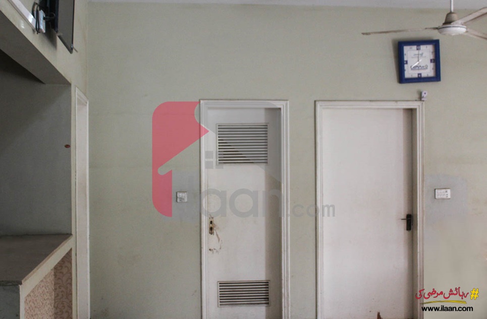 1200 ( sq.ft ) apartment for sale ( ground floor ) in Mehran Apartments, Block 16, Gulshan-e-iqbal, Karachi