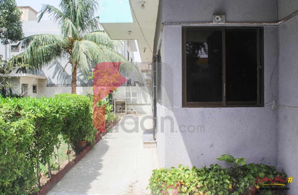 1700 ( sq.ft ) apartment for sale ( top floor ) in  Hasan Center,Block 16, Gulshan-e-iqbal, Karachi