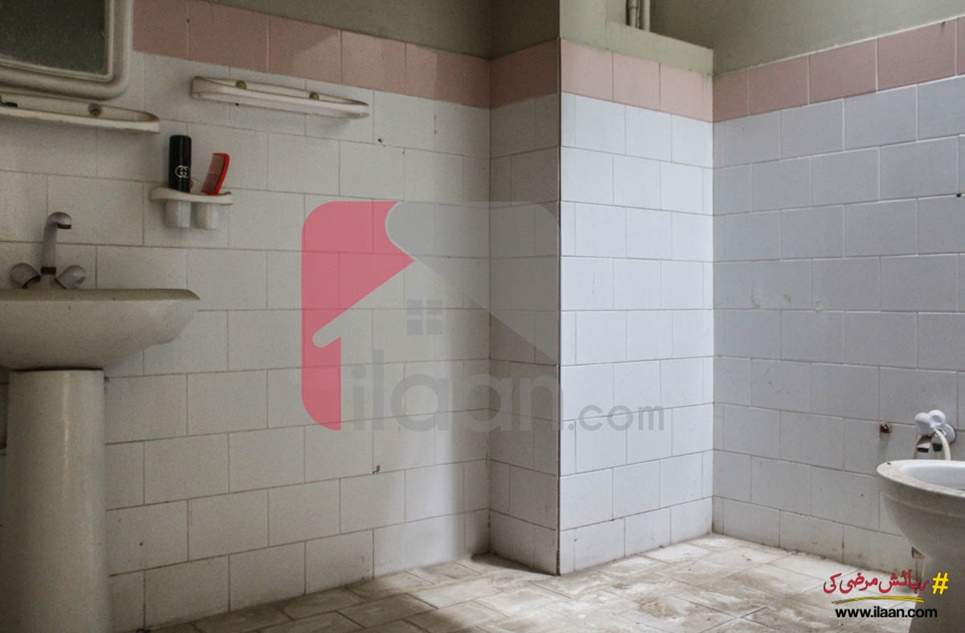 1200 ( sq.ft ) apartment for sale ( third floor ) in Mehran Apartments, Block 16, Gulshan-e-iqbal, Karachi