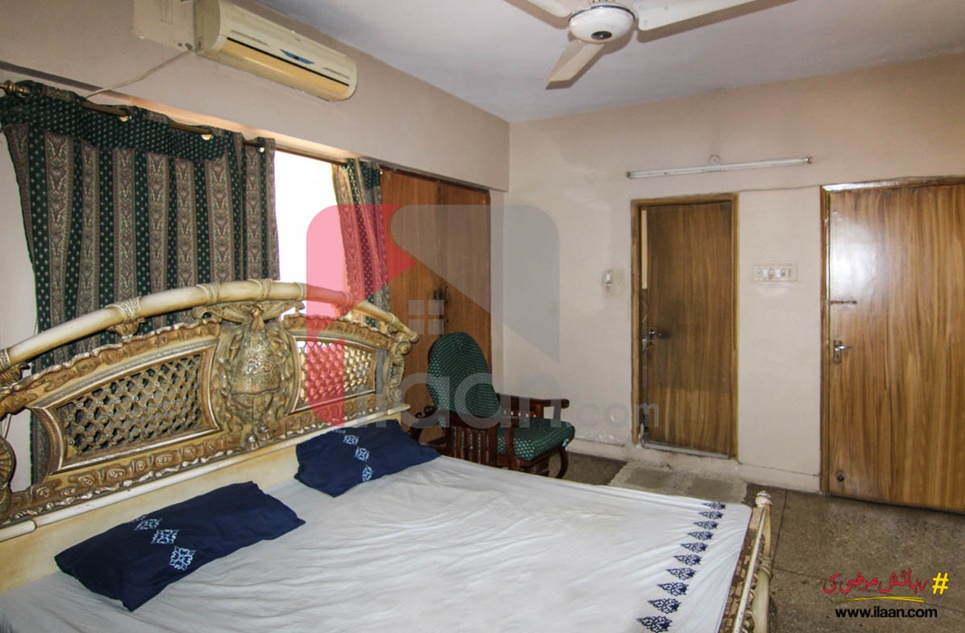 1150 ( sq.ft ) apartment for sale ( fourth floor ) in Block 5, Gulshan-e-Iqbal, Karachi