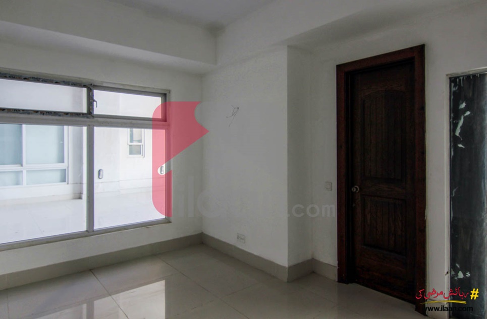 2720 ( sq.ft ) apartment for sale ( third floor ) in Block 7, Clifton, Karachi