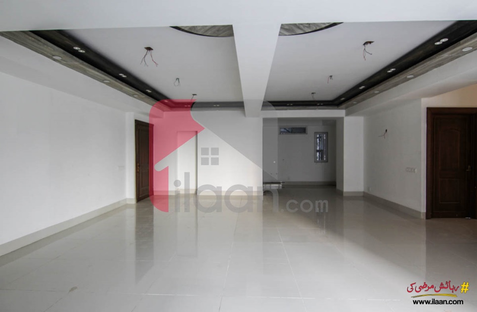 2720 ( sq.ft ) apartment for sale ( third floor ) in Block 7, Clifton, Karachi