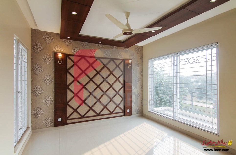1 kanal house for sale in Block EE, Phase 4, DHA, Lahore