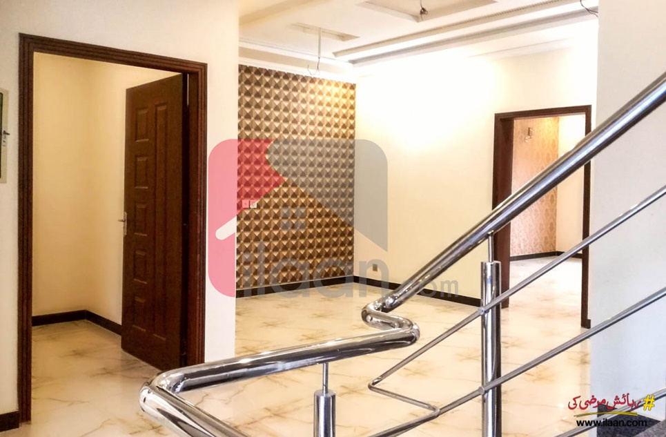 8 marla house for sale in Valencia Housing Society, Lahore