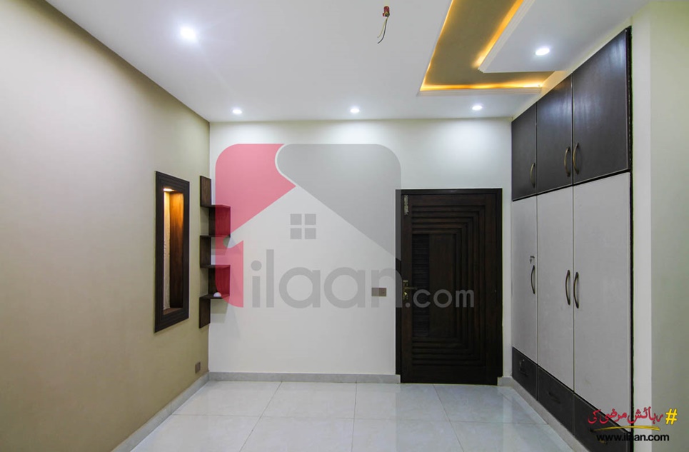 10 marla house for sale in Iqbal Block, Bahria Town, Lahore