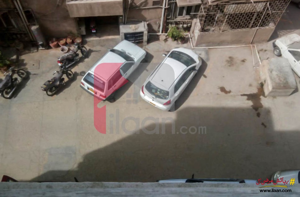 1050 ( sq.ft ) apartment for sale ( fourth floor ) in Block 7, Clifton, Karachi