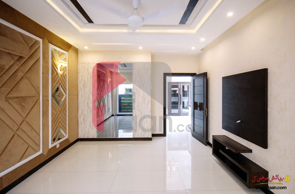 10 marla house for sale in Block R, Phase 8 - Air Avenue, DHA, Lahore
