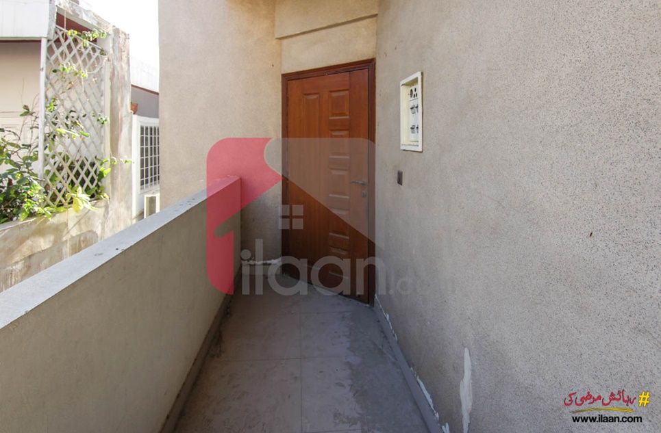 200 ( square yard ) house for sale ( second floor ) on Moti Mahal Road, Block 2, Gulshan-e-iqbal, Karachi ( with roof )