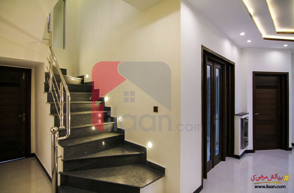 10.5 marla house for sale in Block J2, Phase 1, Wapda Town, Lahore