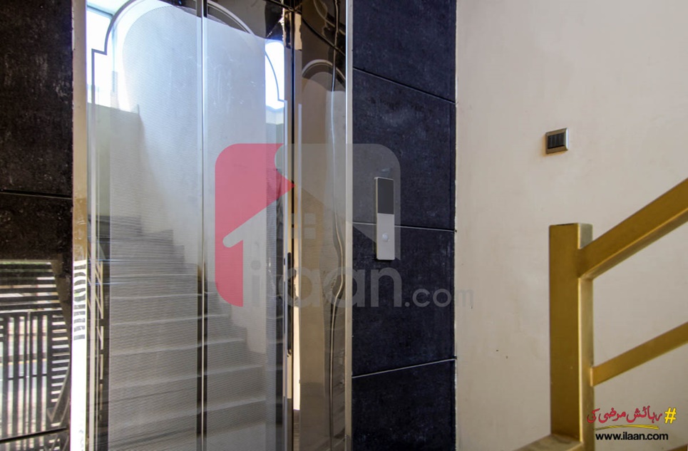 960 ( sq.ft ) office for sale ( first floor ) in Jami Commercial Area, Phase 7, DHA, Karachi