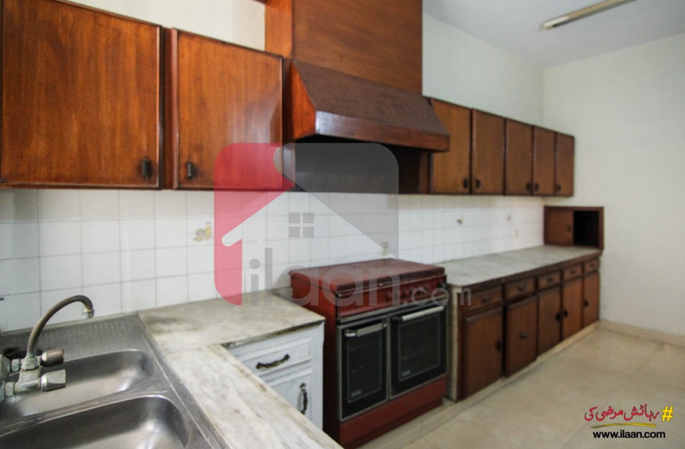 10 marla house for sale in Block C, Faisal Town, Lahore ( furnished )