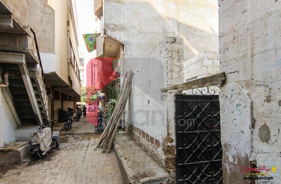 90 ( square yard ) house for sale ( with 4 shops ) on Jamshed Road, Karachi