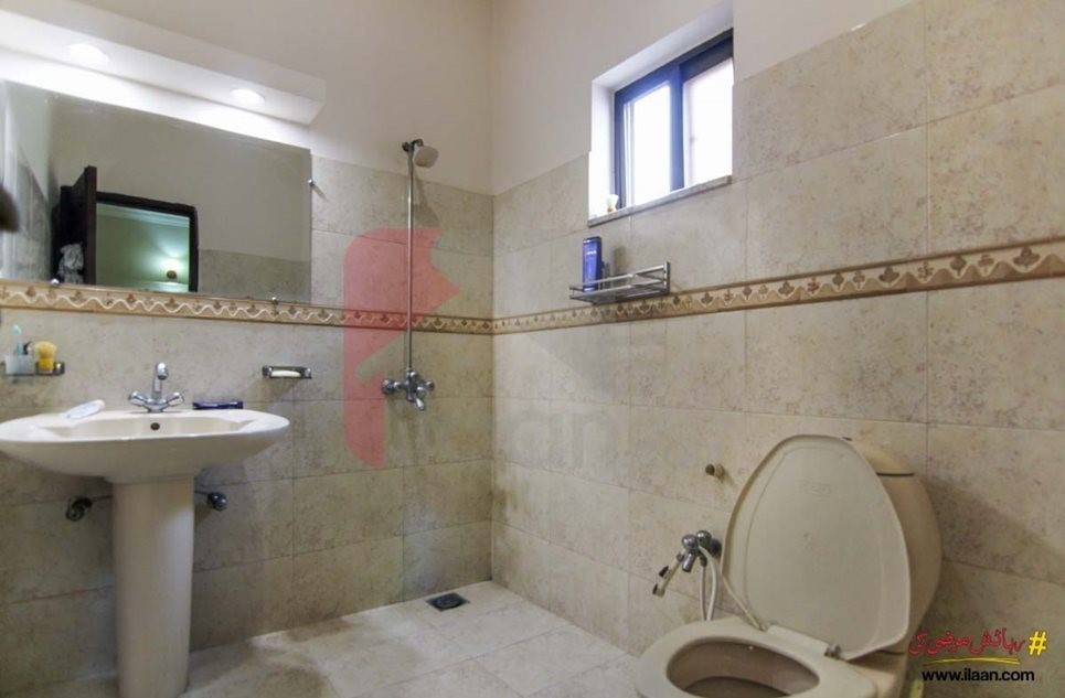10 marla house available for sale in Sukh Chain Garden