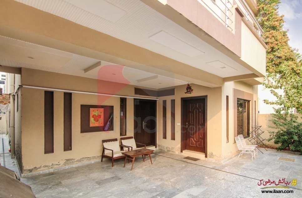 10 marla house available for sale in Sukh Chain Garden