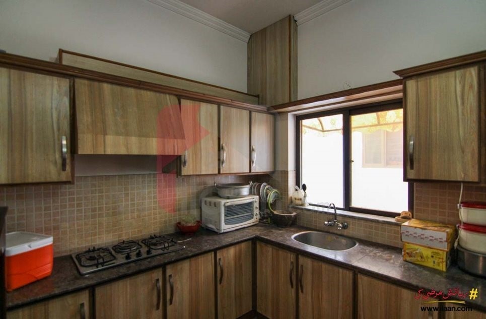 10 marla house available for sale in Sukh Chain Garden