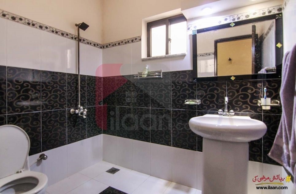 10 marla house available for sale in Sukh Chain Garden