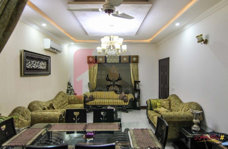 10 marla house available for sale in Sukh Chain Garden