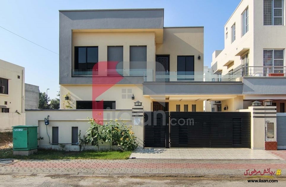 10 marla house available for sale in Janiper Block, Sector C, Bahria Town