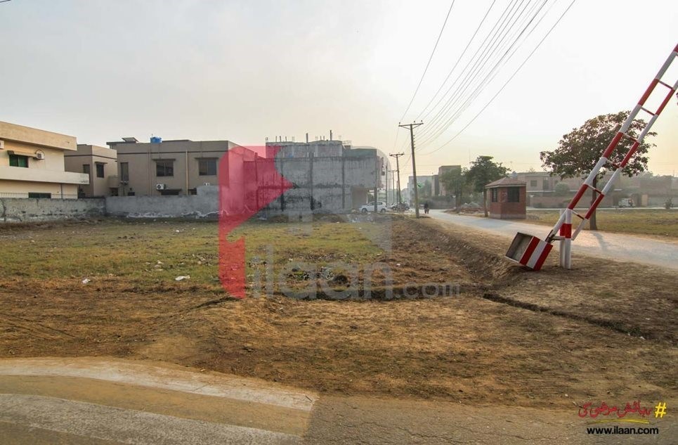 10 marla plot available for sale in Airline Society, Lahore