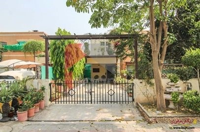 10 marla house for sale in Safari Villas, Sector B, Bahria Town, Lahore