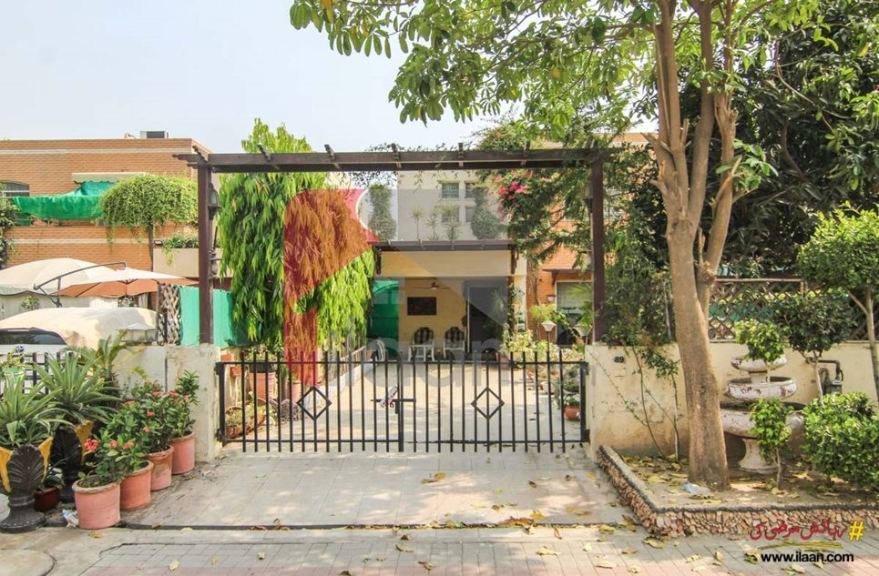 10 marla house for sale in Safari Villas, Sector B, Bahria Town, Lahore
