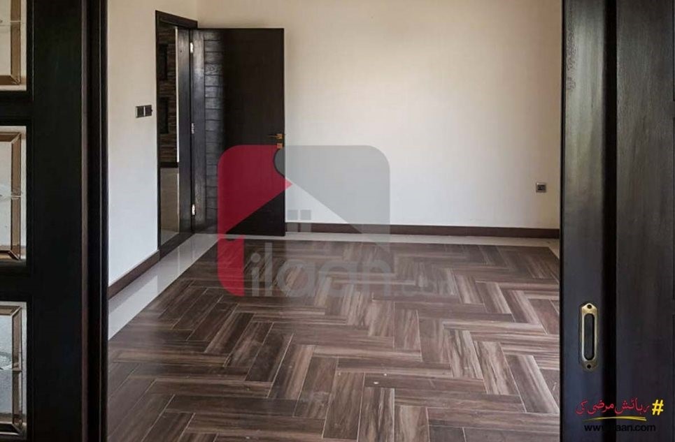 450 ( sq.ft ) apartment for sale ( third floor ) in Phase 7, DHA, Karachi