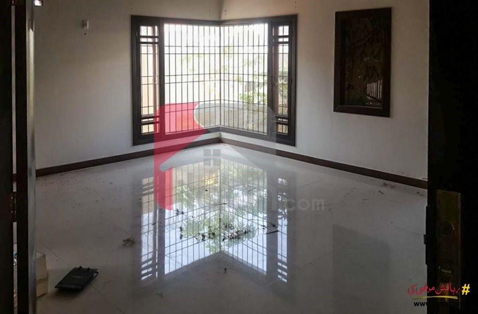 450 ( sq.ft ) apartment for sale ( third floor ) in Phase 7, DHA, Karachi