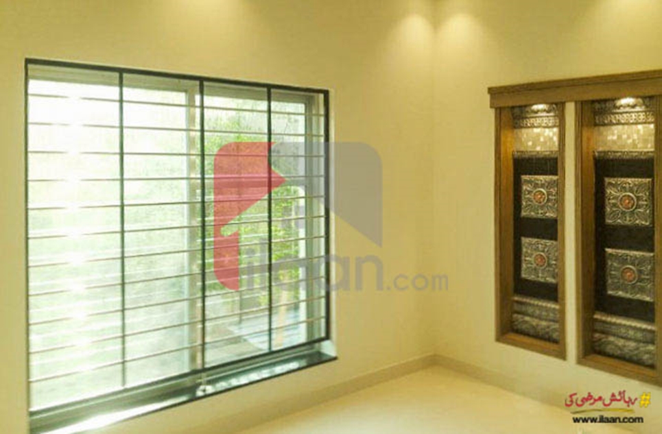 525 ( sq.ft ) apartment for sale ( third floor ) in Sector D, Bahria Town, Lahore