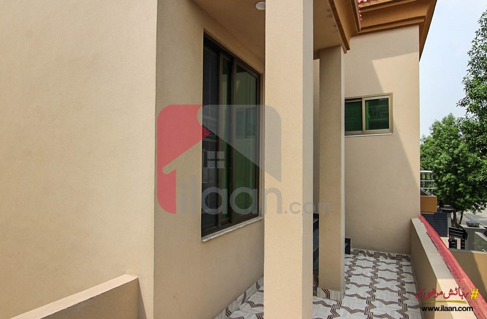 10 marla house available for sale in Iqbal Block, Sector E, Bahria Town, Lahore