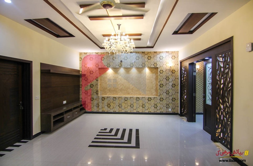 10 marla house available for sale in Iqbal Block, Sector E, Bahria Town, Lahore