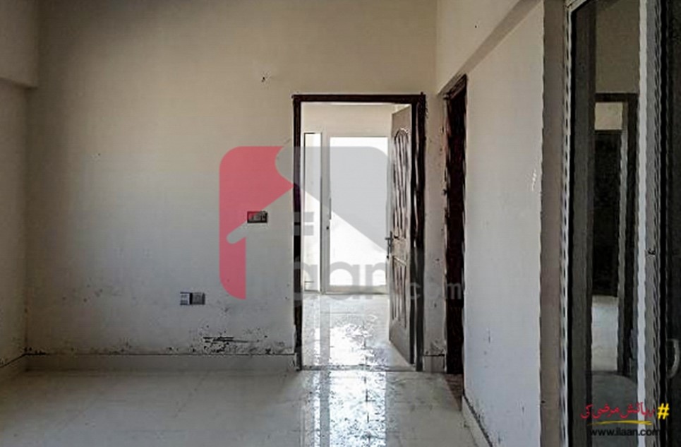 1400 ( sq.ft ) apartment for sale ( third floor ) in Rabia Corner, Block 6, Gulshan-e-iqbal, Karachi