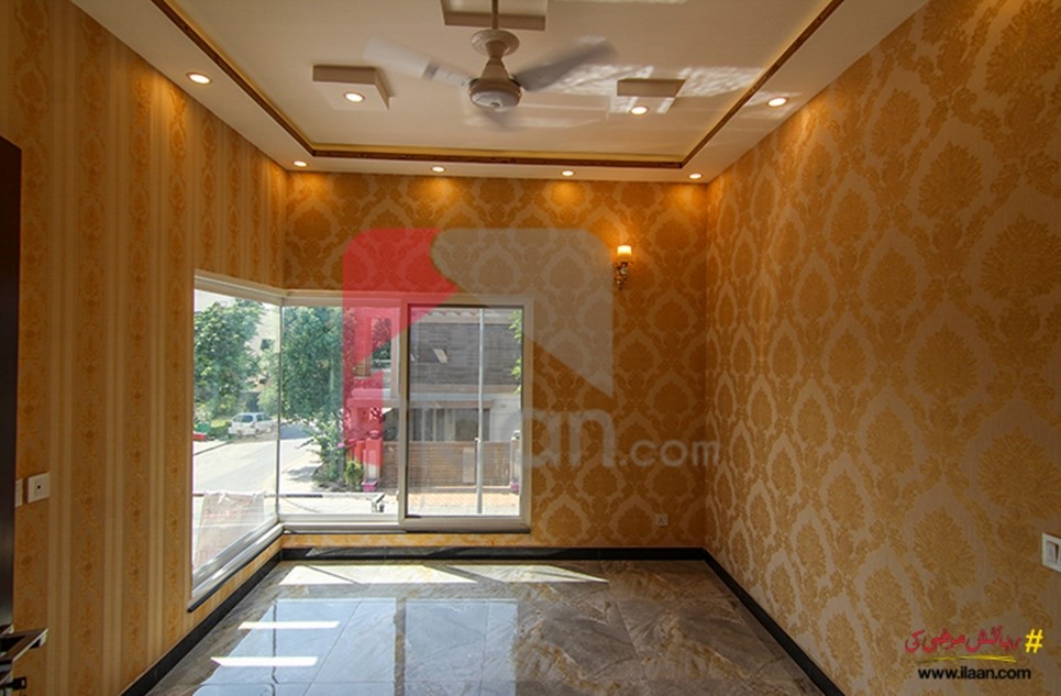10 marla house available for sale in Shaheen Block, Sector B, Bahria Town, Lahore